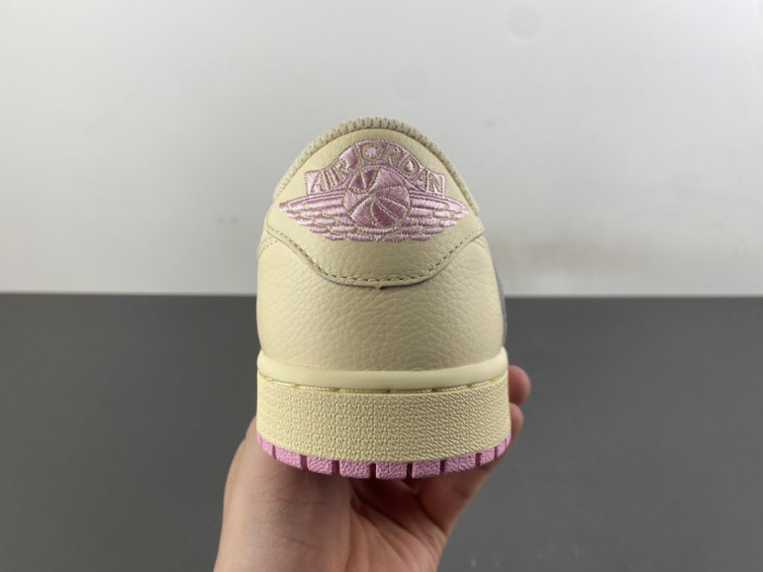 Travis Scott x Air Jordan 1 Low OG IQ7604-100