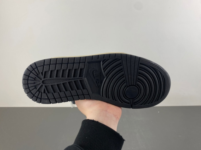 Travis Scott x Air Jordan 1 Low OG XZ6868 001