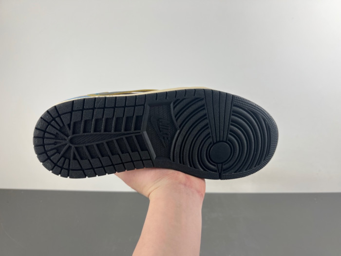 Travis Scott x Air Jordan 1 Low OG XZ6868-006