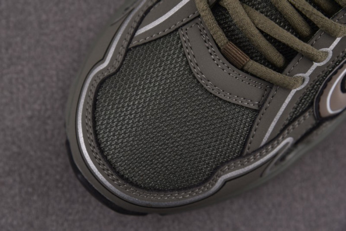 D1OR B30 SNEAKER