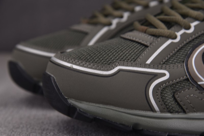 D1OR B30 SNEAKER