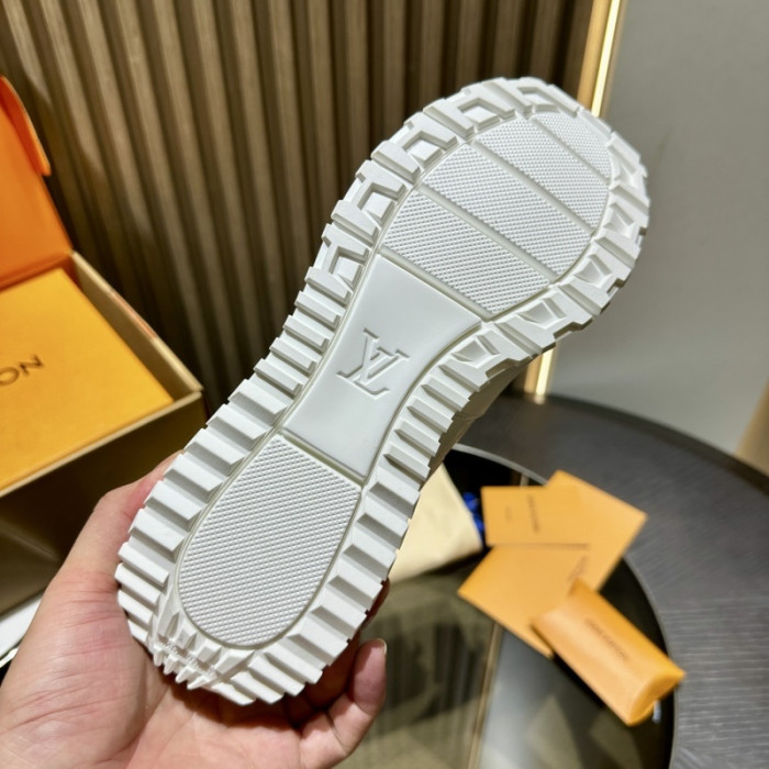 LOU1VTON SNEAKER