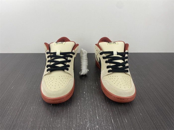 Nike SB Dunk Low Pro Hennessy - BQ6817-100