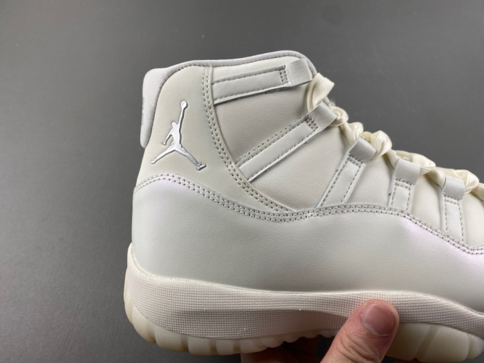 Air Jordan 11 Retro Pearl AR0715-110