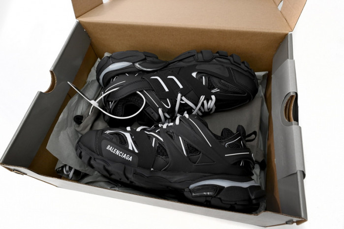 Ba*len*cia*ga tess black and white led 542023 w1gb1 2045