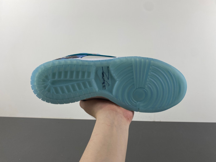 futura laboratories x nike sb dunk low fl hf6061-400