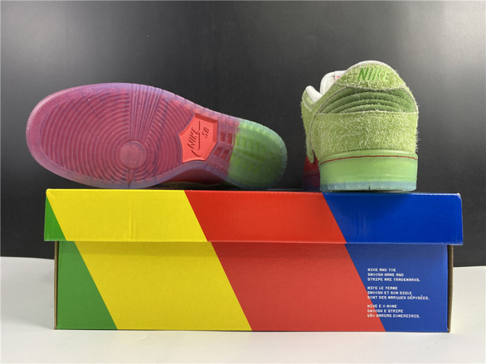 nike sb dunk low strawberry cough cw7093-601