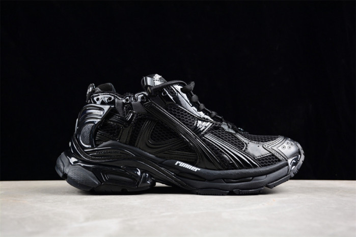 blcg runner sneaker (all black)