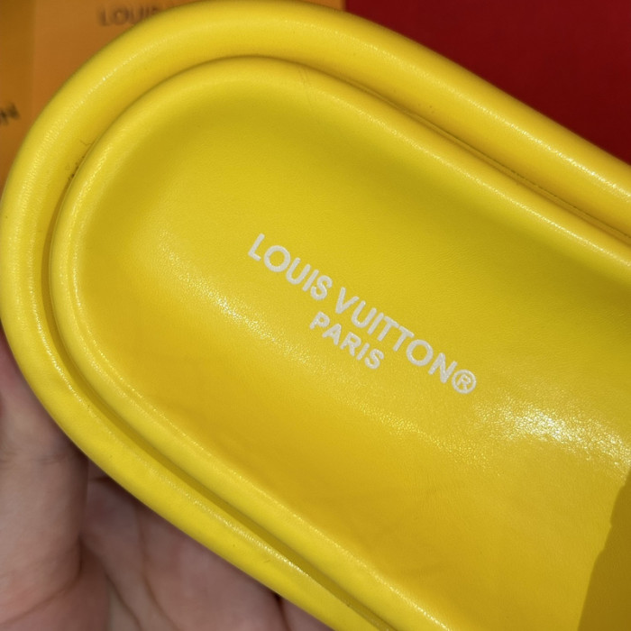 LOU1_TON POOL PILLOW COMFORT MULE (EU35-EU40)