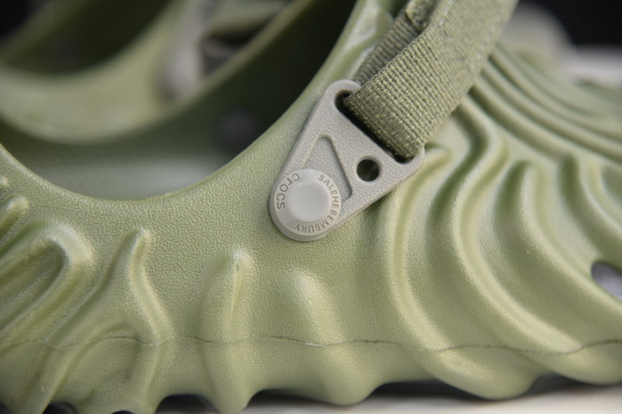 Cr*0*s pollex clog by salehe bembury urchin